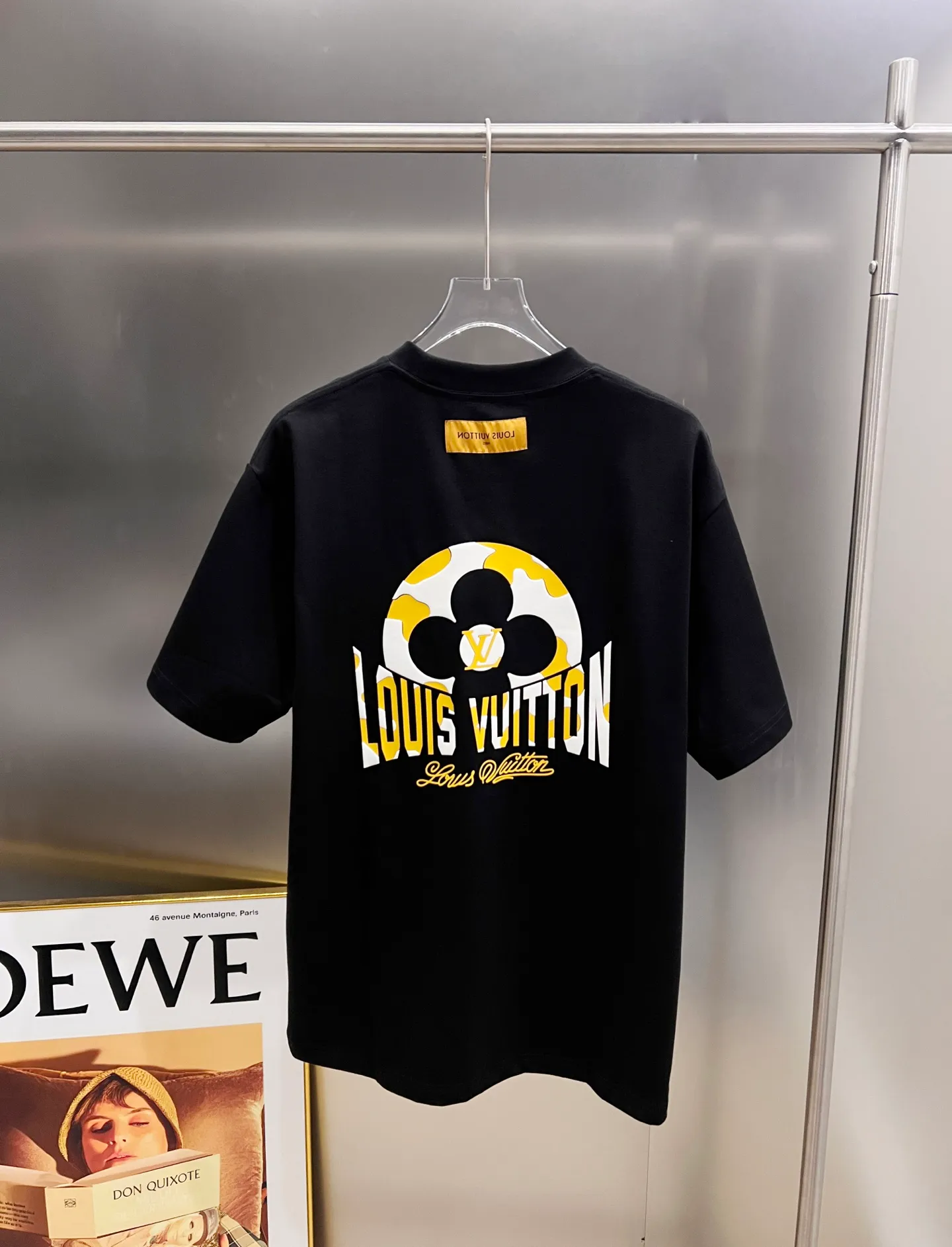 🅿️190 1v Louis* 2025 autumn and winter new style, classic letter three-dimensional foam printing technology design, high-end version! Highly breathable and comfortable, customized double yarn plain cotton fabric. Short-sleeved T-shirt. Same style for men and women. Sizes S M L XL XXL Five sizes black white